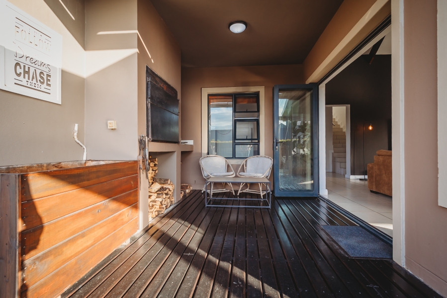 4 Bedroom Property for Sale in Kraaibosch Manor Western Cape